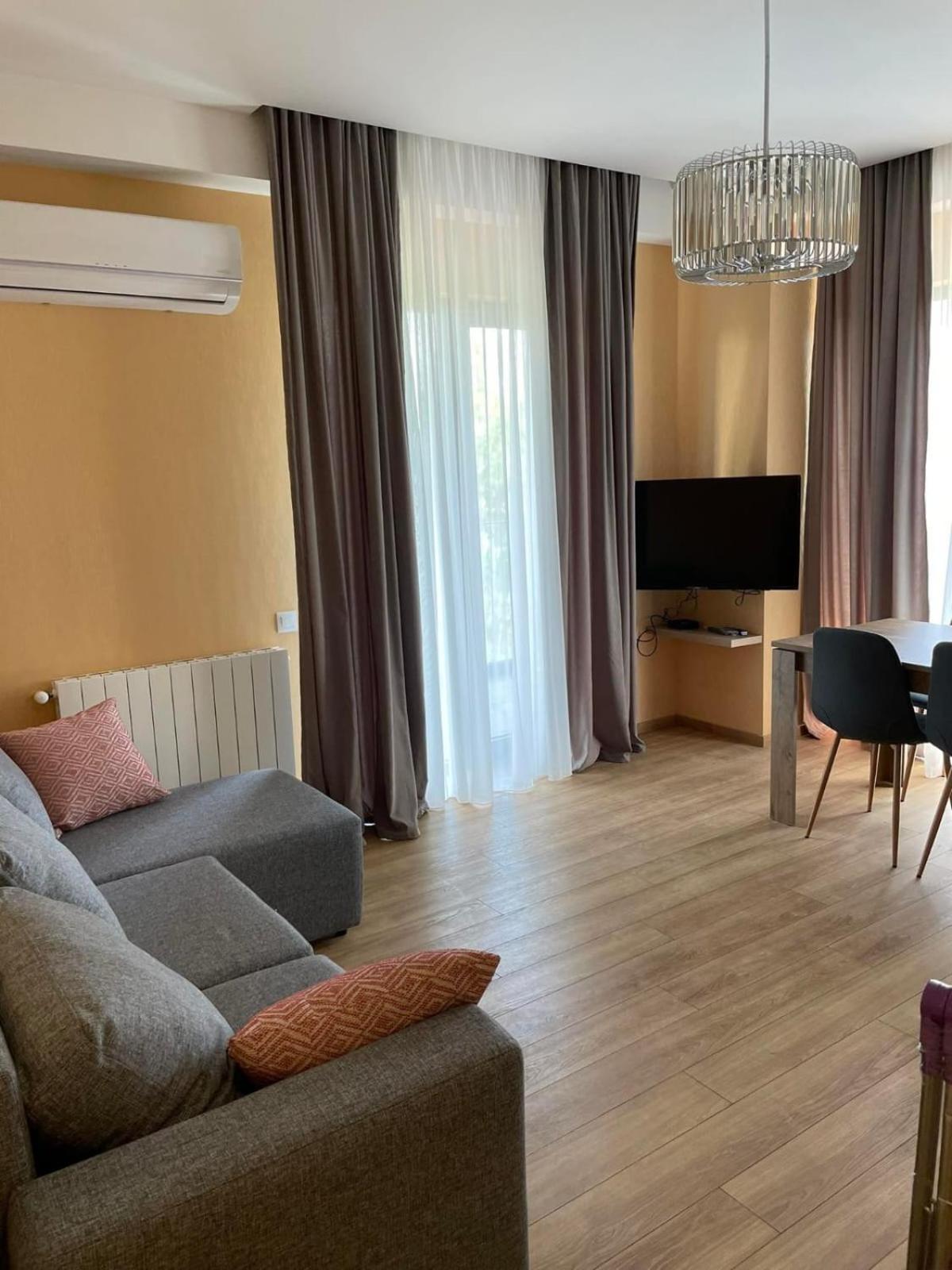 Tbilisi Hilton Apartment Bagian luar foto