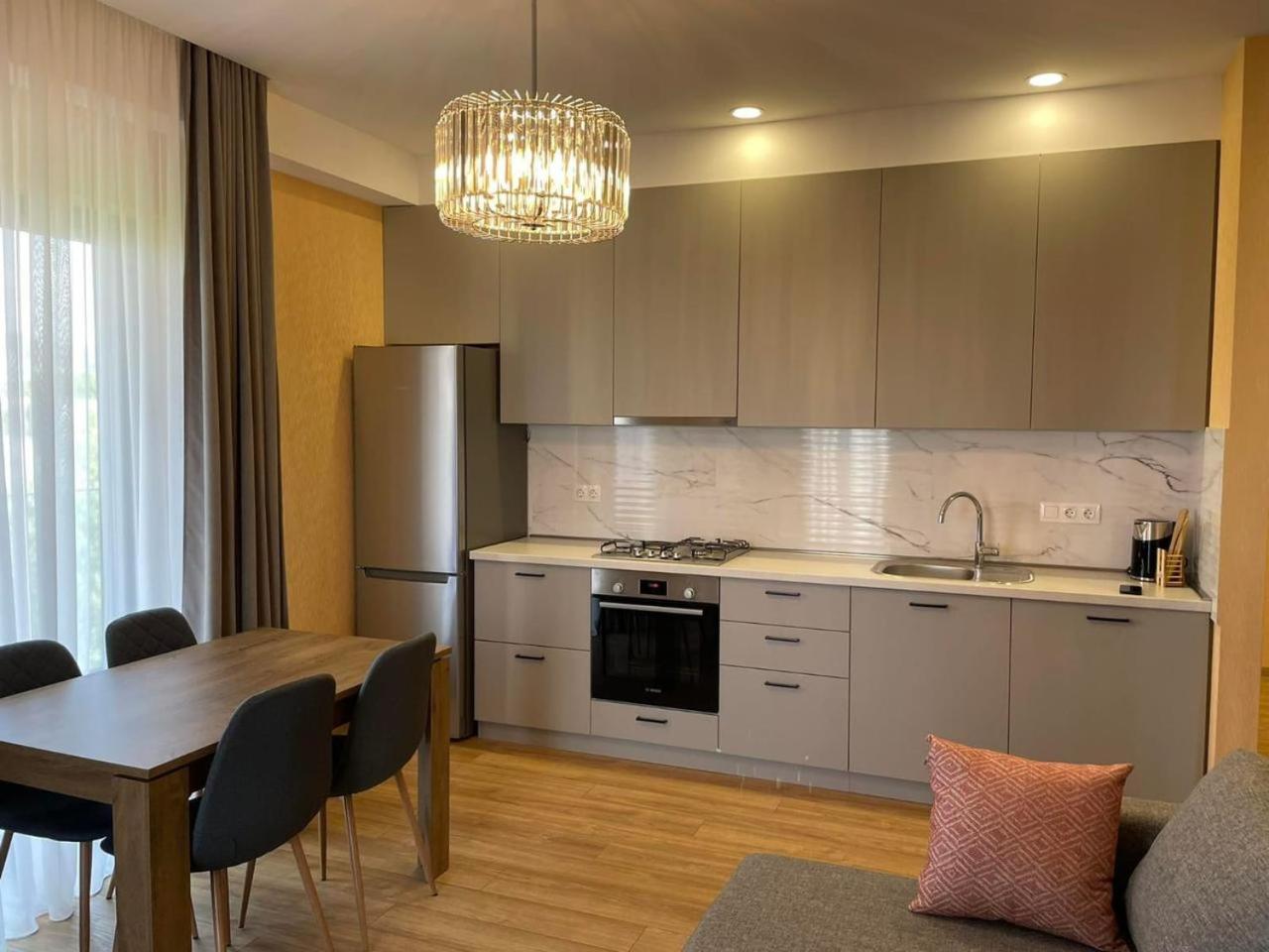 Tbilisi Hilton Apartment Bagian luar foto