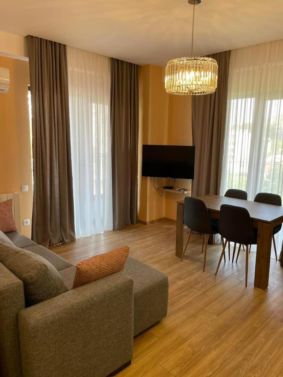 Tbilisi Hilton Apartment Bagian luar foto