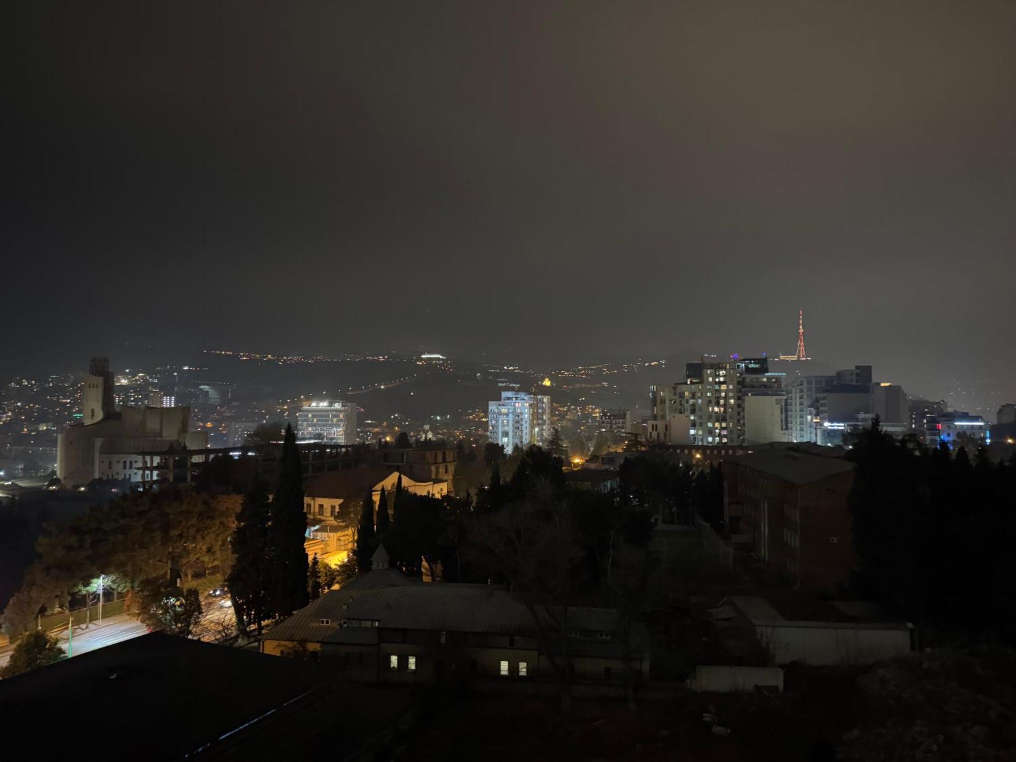 Tbilisi Hilton Apartment Bagian luar foto